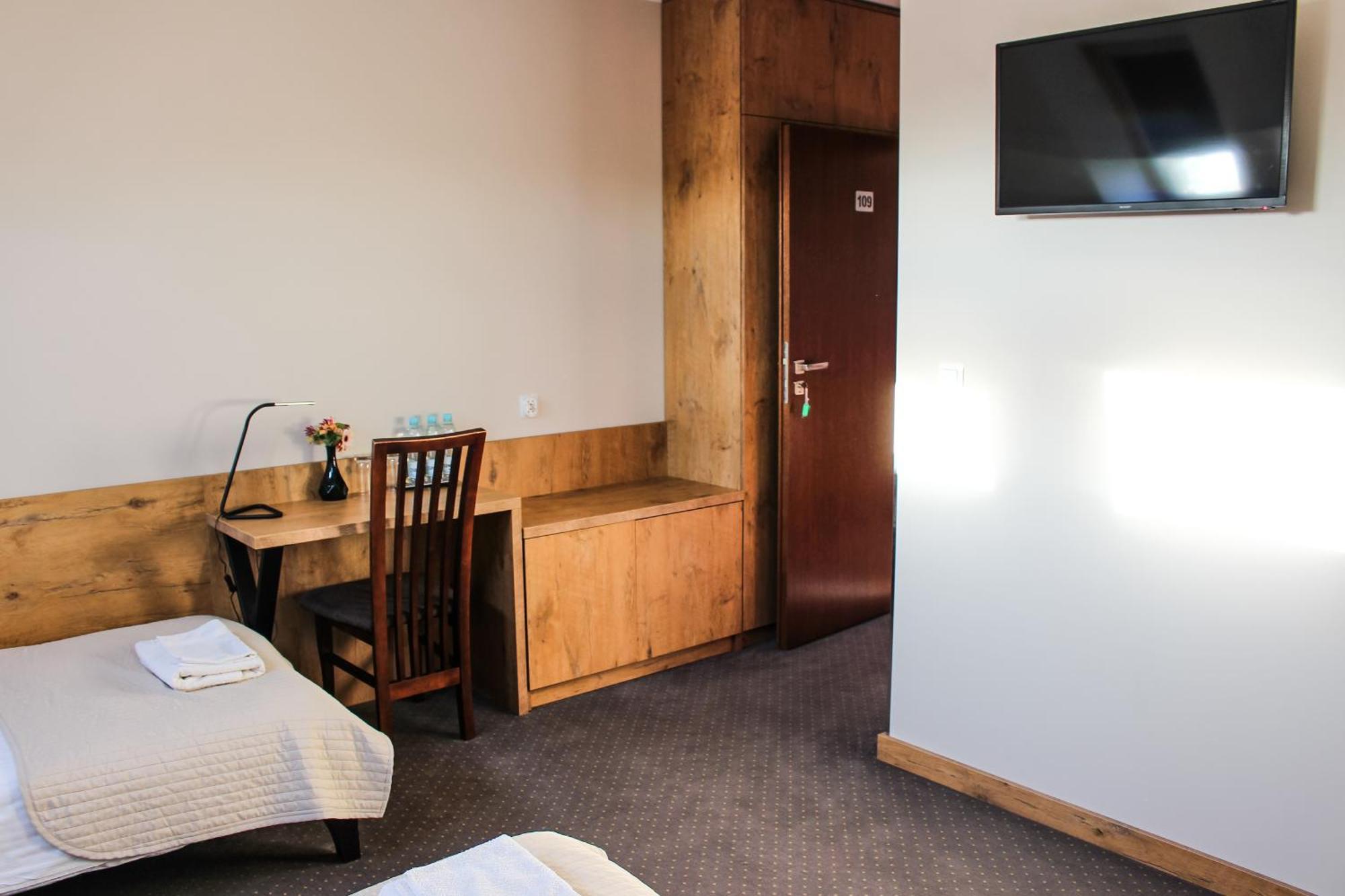 Hotel Regina Radom Bagian luar foto